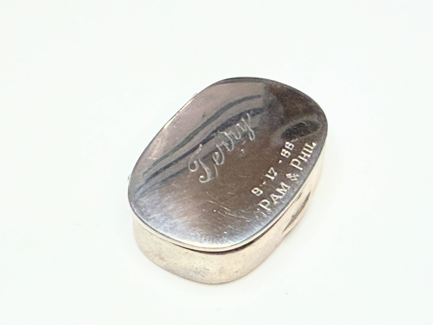 1966 Sterling Silver Pam & Phil Oval Pill Box Tested for Silver Pocket Tin SS186