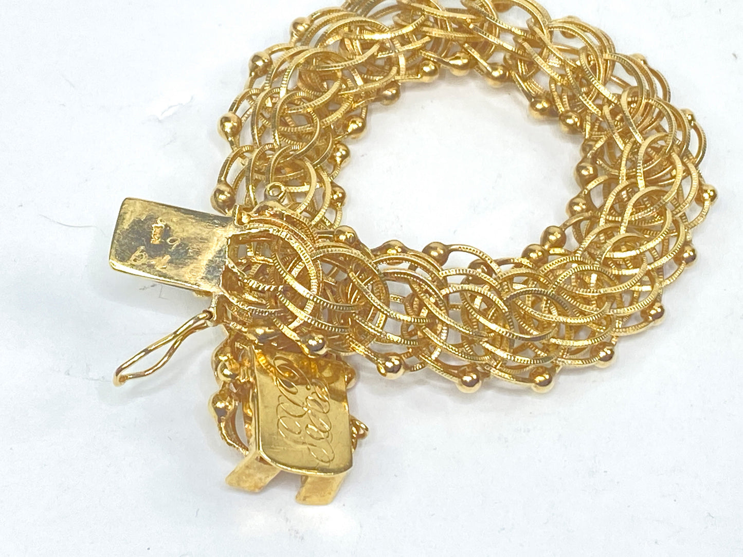 Exceptional 14K Gold Filigree Bracelet with Etched Links & Safety Chain JR1111