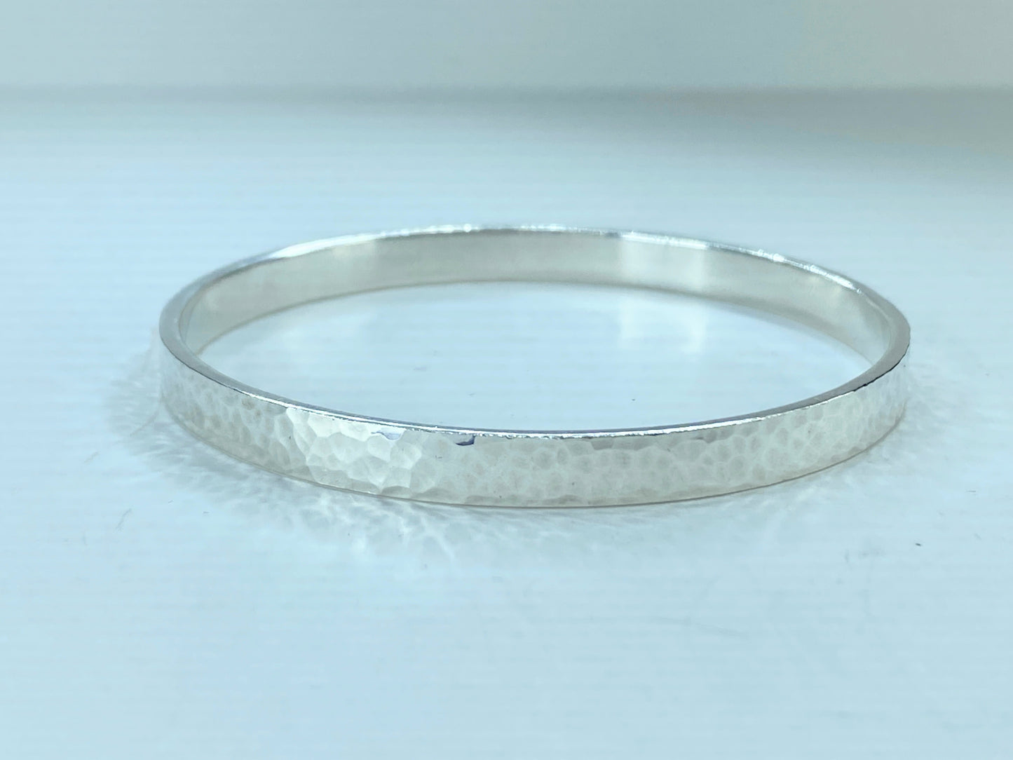 James Avery 6.0mm Hammered Bangle Bracelet Sterling Silver 26g 8" JR673