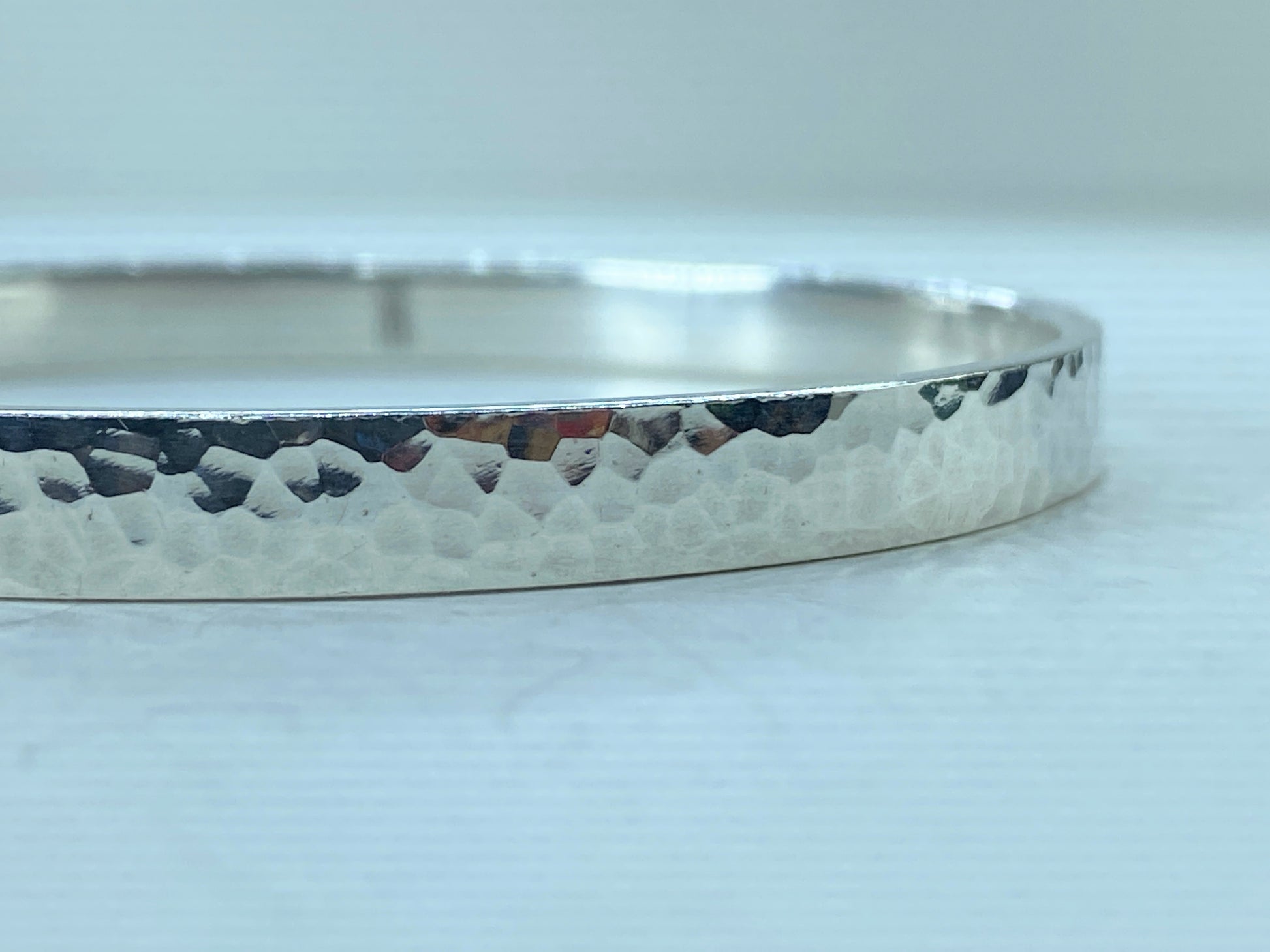 James Avery 6.0mm Hammered Bangle Bracelet Sterling Silver 26g 8" JR673