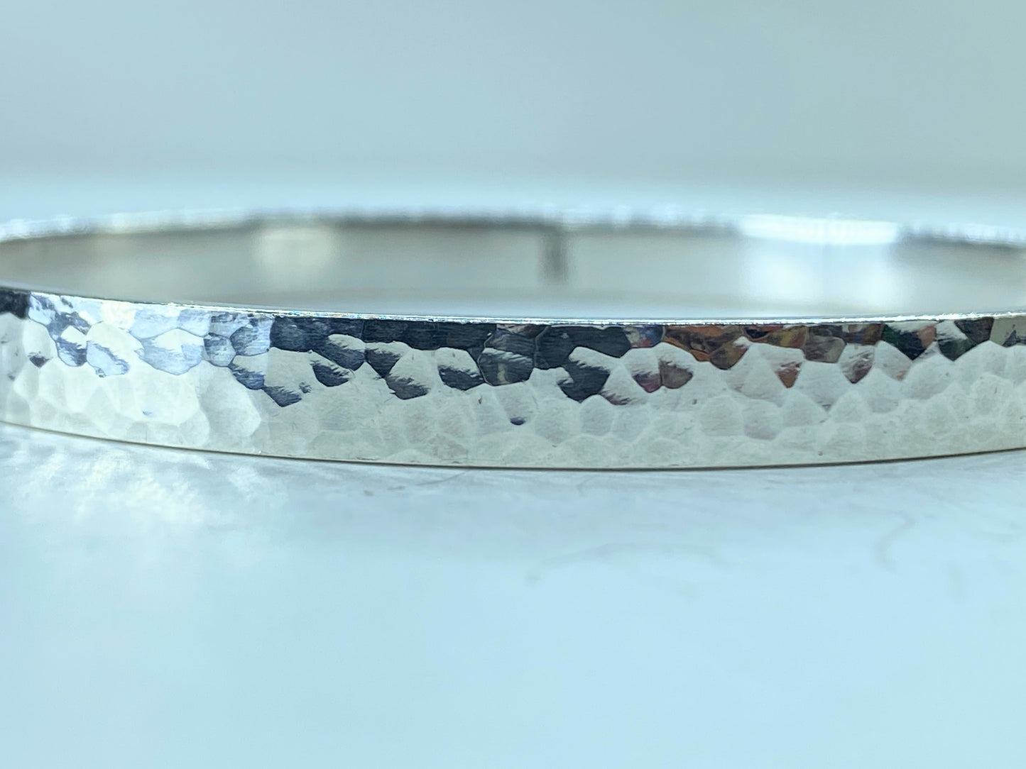 James Avery 6.0mm Hammered Bangle Bracelet Sterling Silver 26g 8" JR673