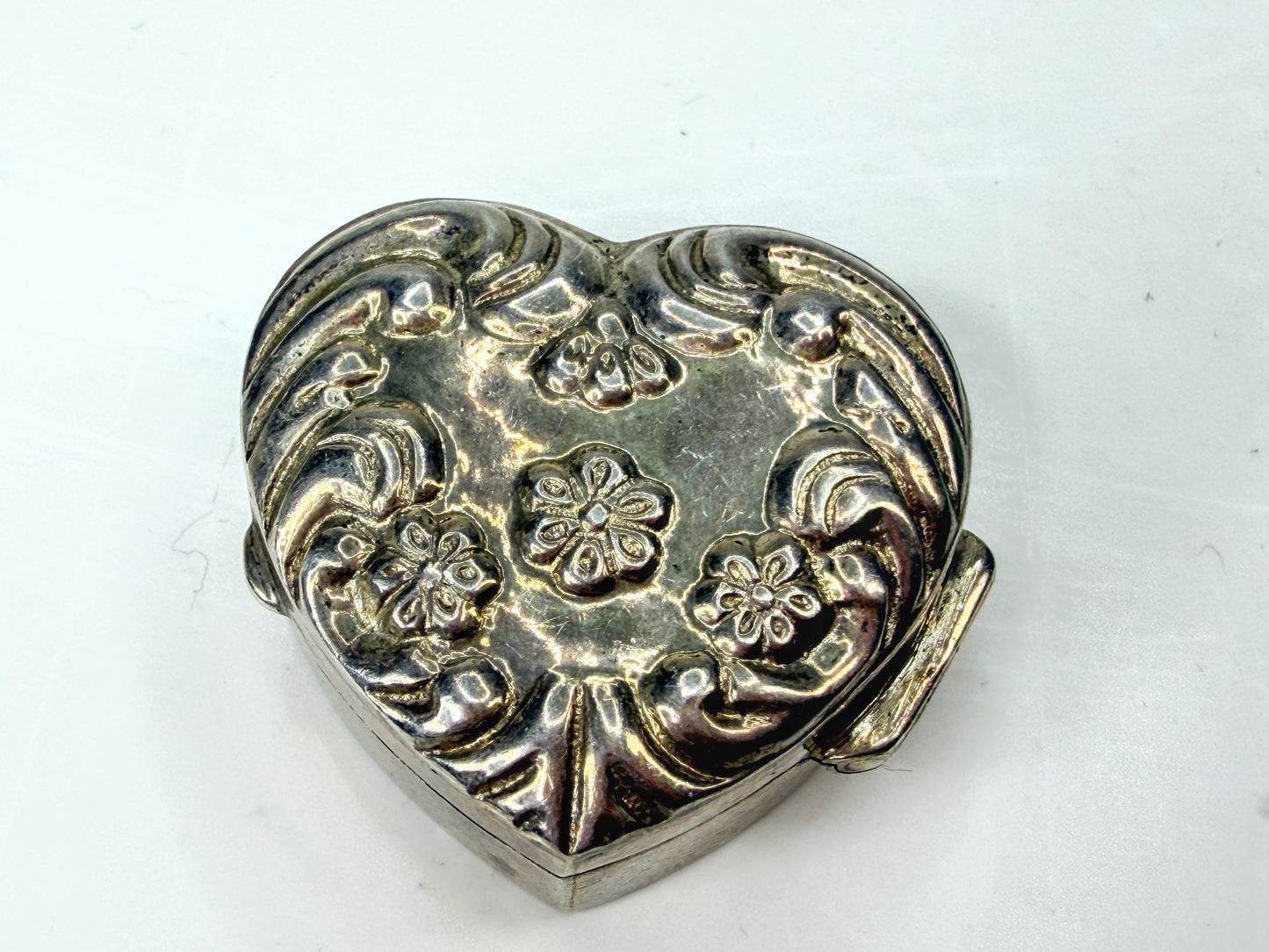 Vintage Sterling Silver Embossed Floral Heart Pill Trinket Box 11g 1.25" SS479