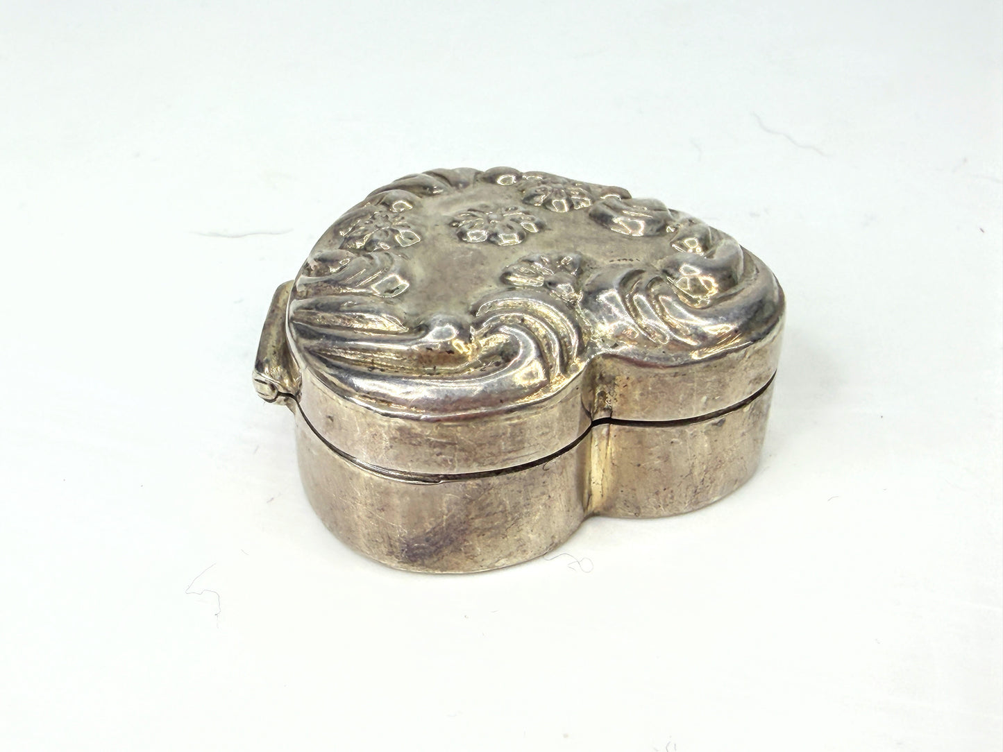 Vintage Sterling Silver Embossed Floral Heart Pill Trinket Box 11g 1.25" SS479
