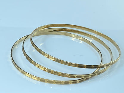 Stackable 2.6mm texture slip on in 10K stackable bangle set of Three