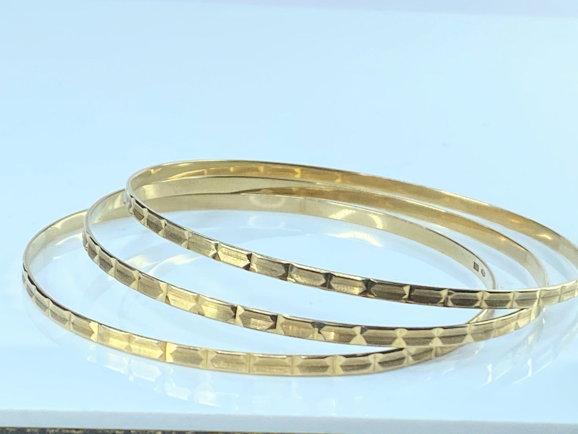 Stackable 2.6mm texture slip on in 10K stackable bangle set of Three