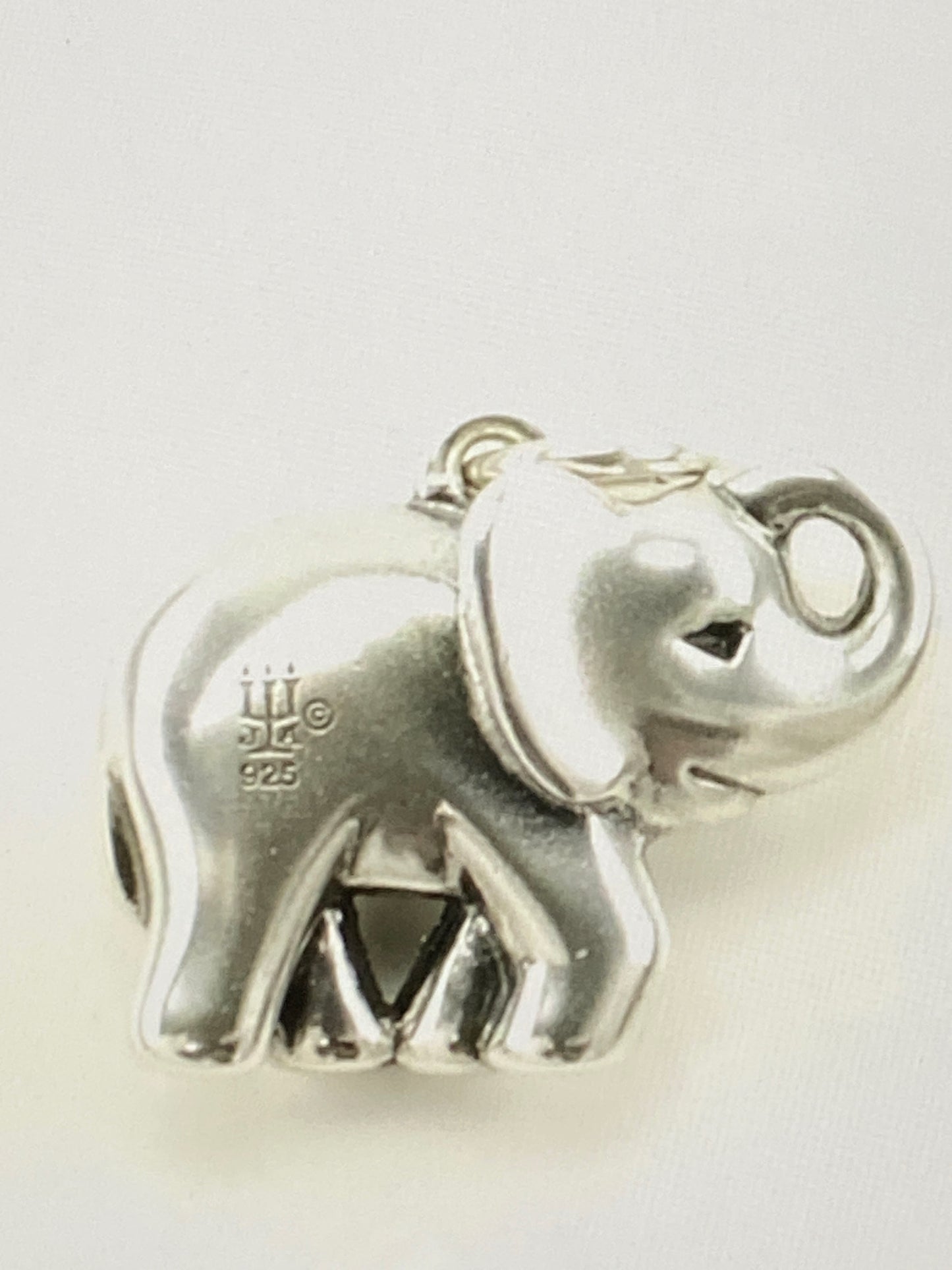 James Avery Elephant Sterling Silver Pendant (Hallmark worn out) 7.9g JR650