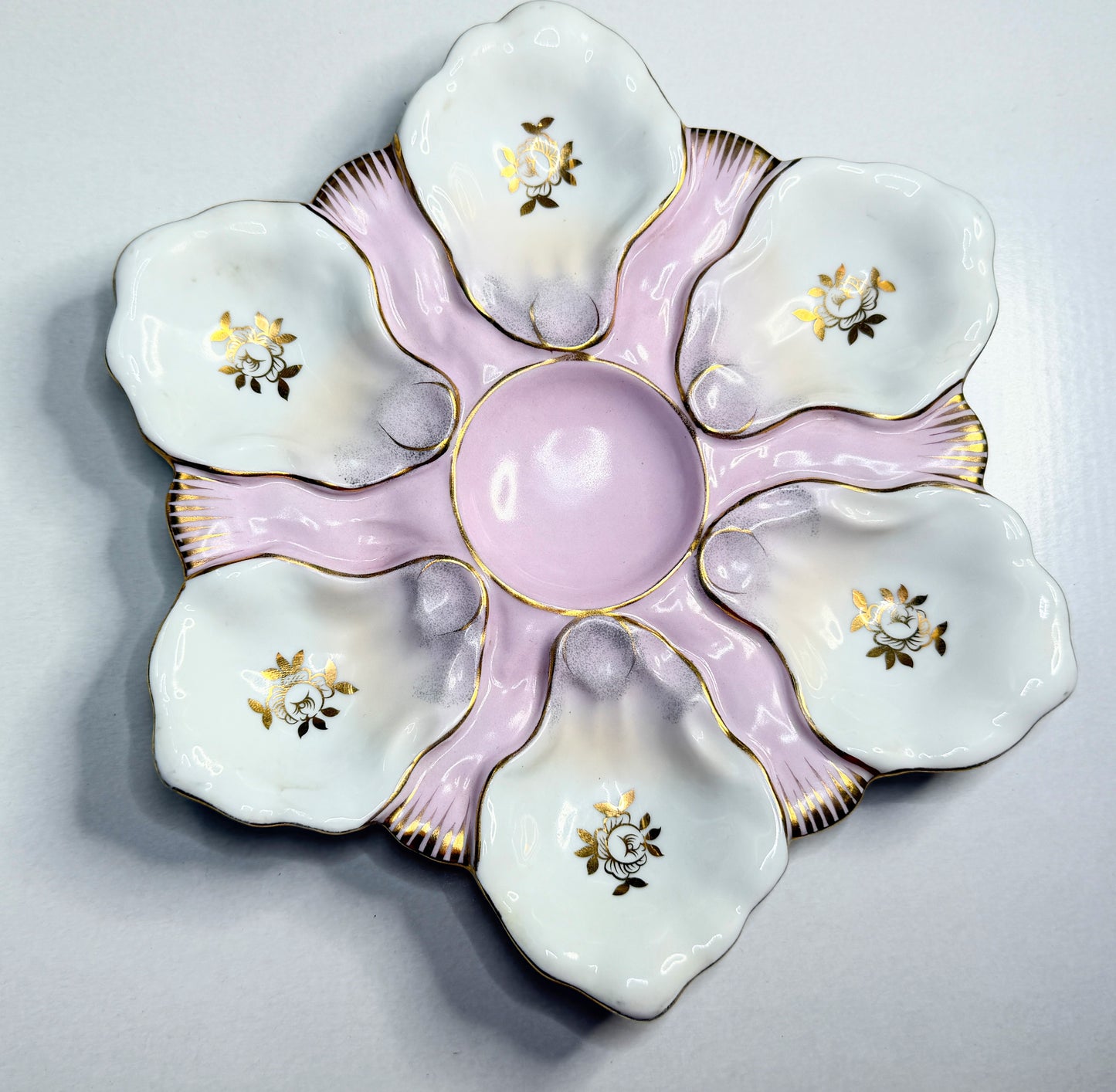 Majolica Scalloped Oyster Plate by Two’s Company Mt Vernon NY Pink & Gold A747