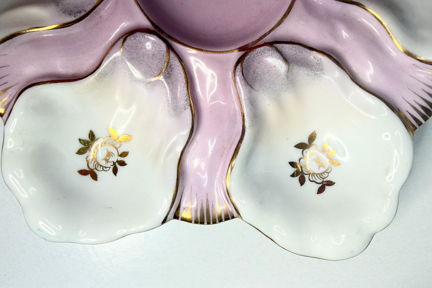 Majolica Scalloped Oyster Plate by Two’s Company Mt Vernon NY Pink & Gold A747