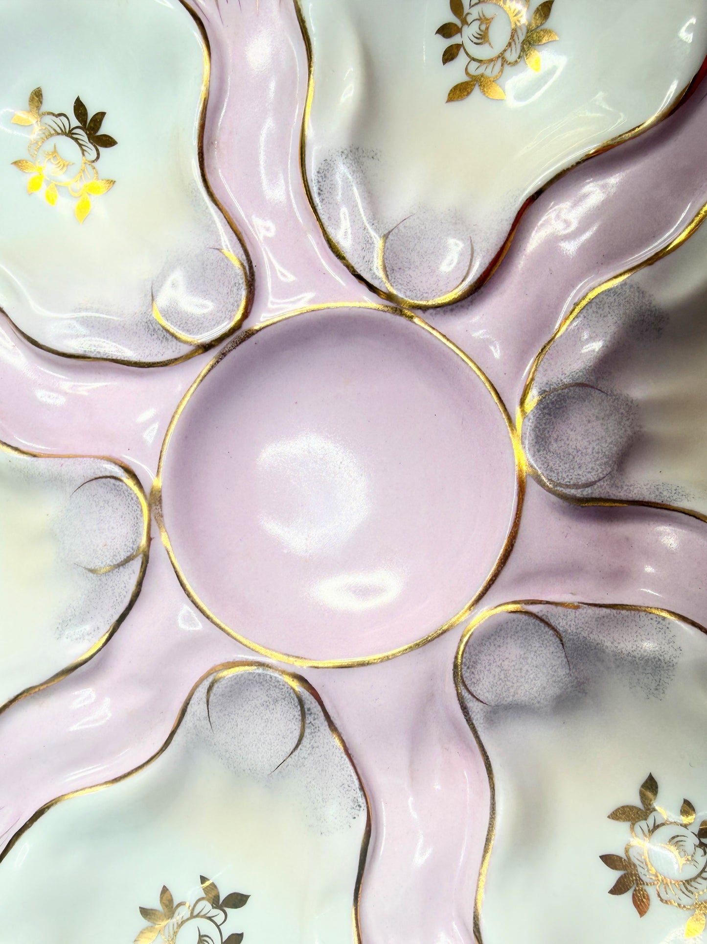 Majolica Scalloped Oyster Plate by Two’s Company Mt Vernon NY Pink & Gold A747