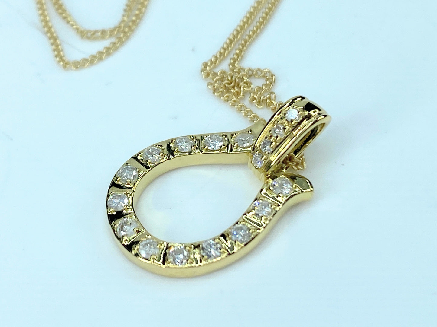 18K yellow gold 0.3ct Diamond Horseshoe pendant necklace 2.9g 15.5" JR9559