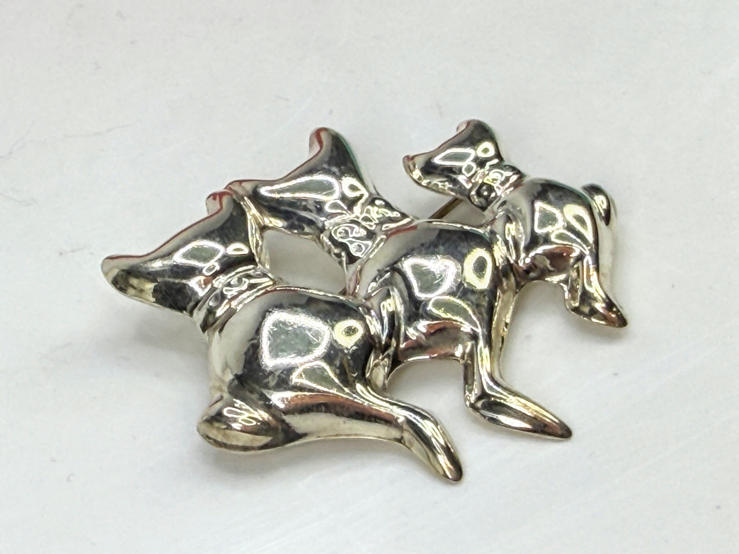 Vintage Sterling Silver Three Sitting Cats Brooch Figural Feline Pin 1.5" JR1980