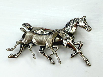 Vintage Beau Sterling Silver Running Horses Mare Foal Brooch Pin  3.4g JR1977