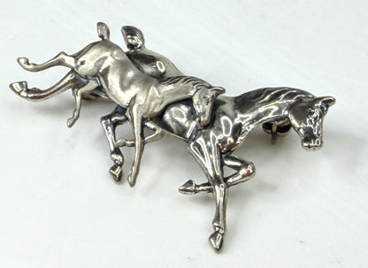 Vintage Beau Sterling Silver Running Horses Mare Foal Brooch Pin  3.4g JR1977