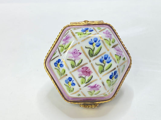 J.D. Limoges Hand Painted Floral Trinket Box Daisy Clasp, sign A725