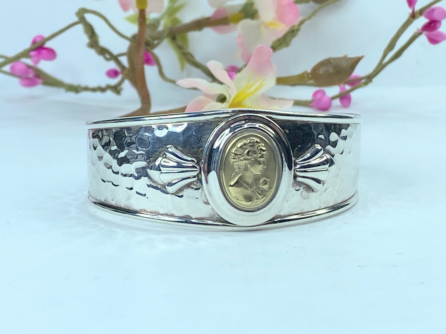 Italy Hammered Sterling Silver Cuff Bracelet 14K Cameo Centerpiece 6.75 JR9684