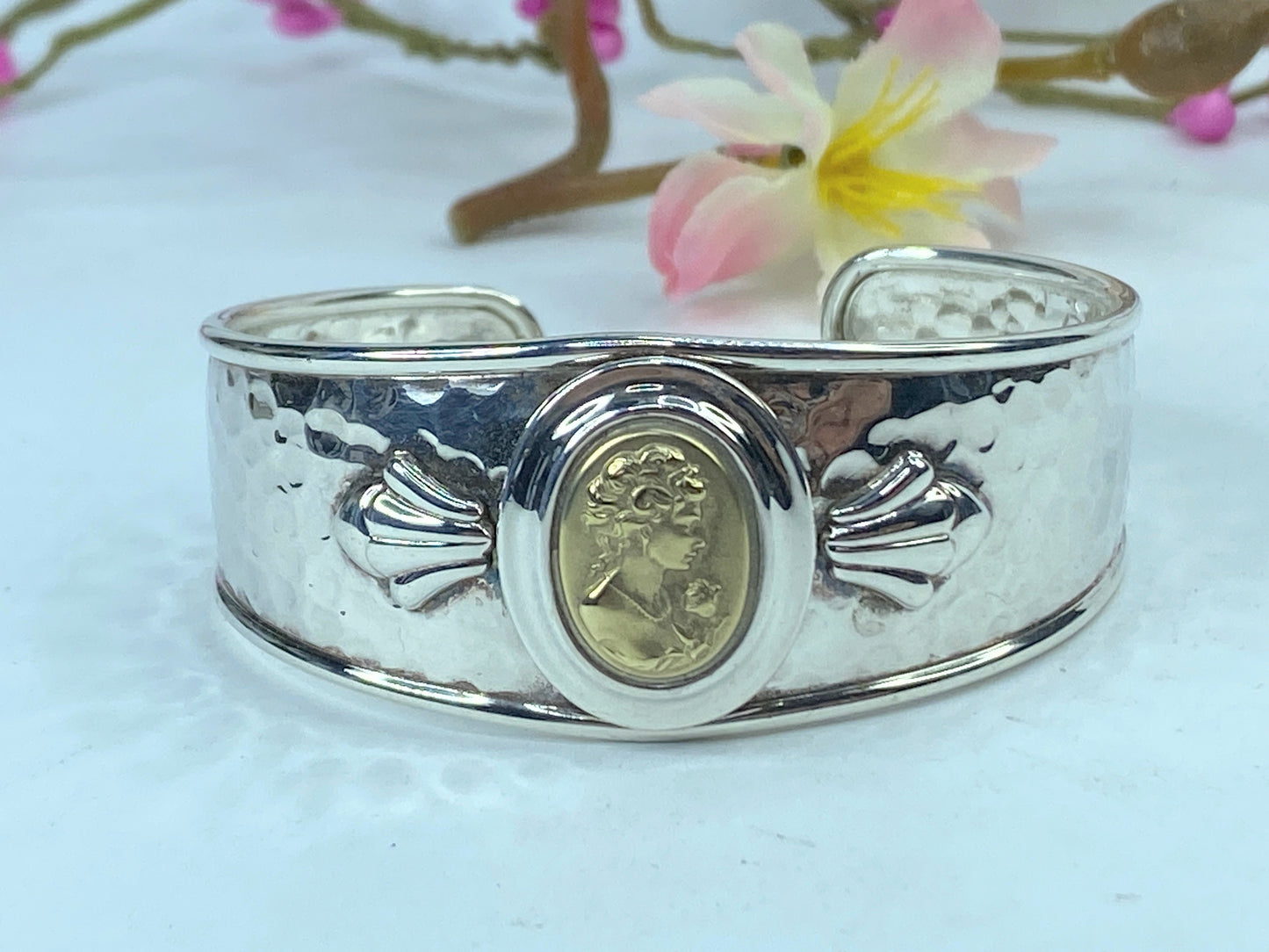 Italy Hammered Sterling Silver Cuff Bracelet 14K Cameo Centerpiece 6.75 JR9684
