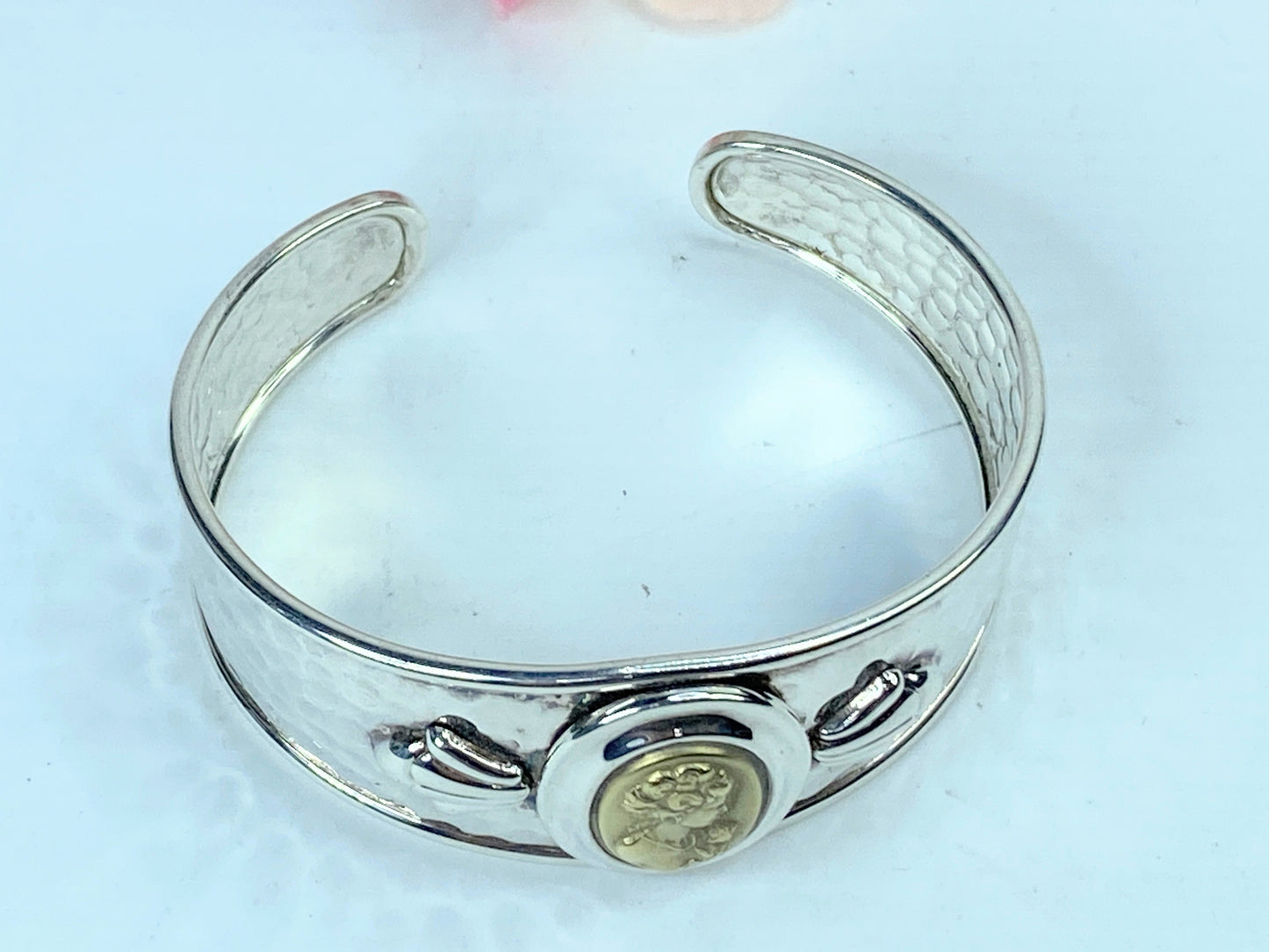 Italy Hammered Sterling Silver Cuff Bracelet 14K Cameo Centerpiece 6.75 JR9684