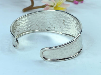 Italy Hammered Sterling Silver Cuff Bracelet 14K Cameo Centerpiece 6.75 JR9684