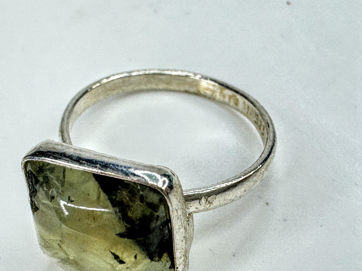 Handmade Green Tourmaline gemstone Sterling Silver Ring Size 7.5  3g s7.5 JR2091