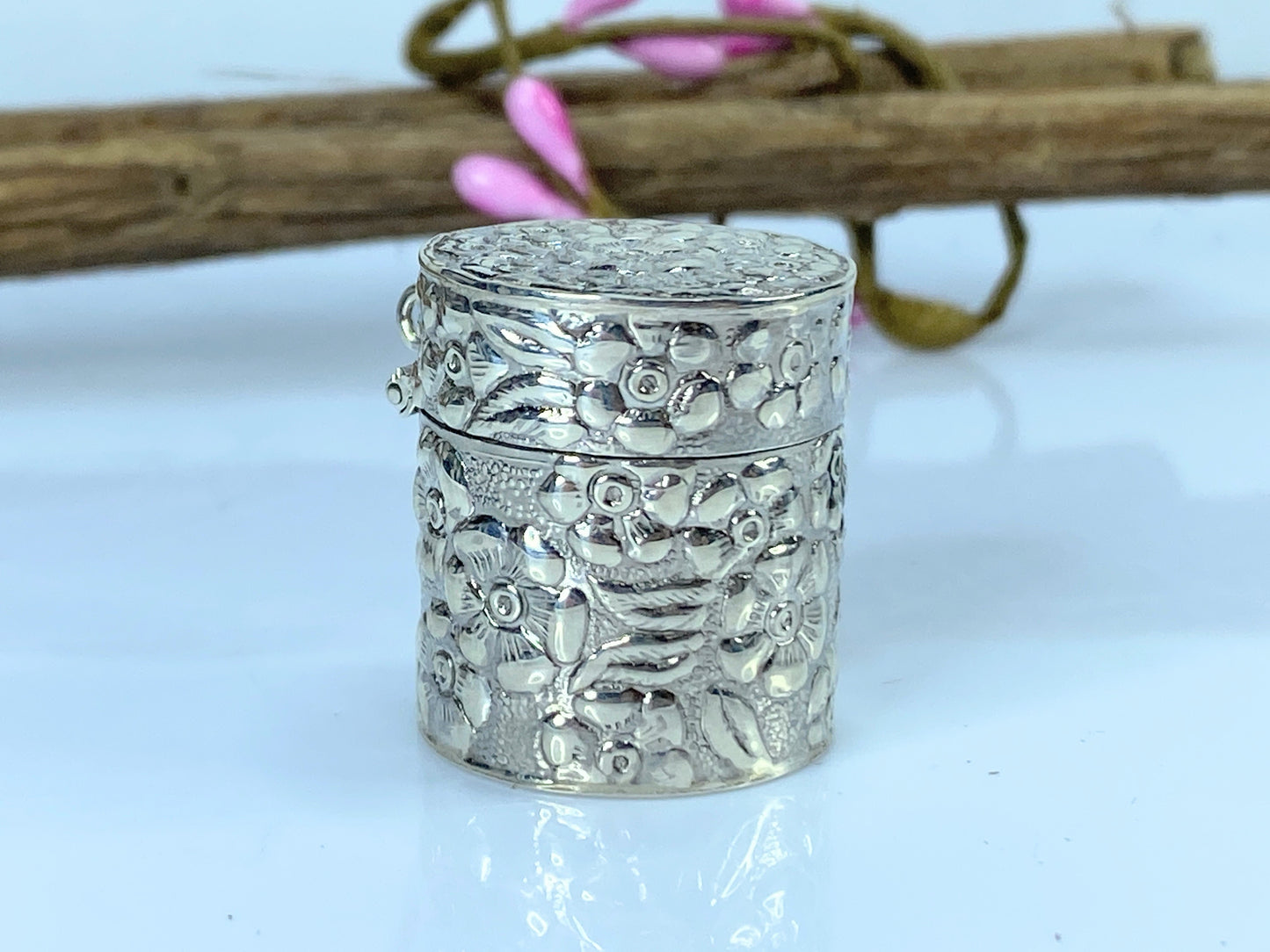 925 Sterling Silver Decorative Flower Hinged Box Trinket thimble case 12.7g SS85