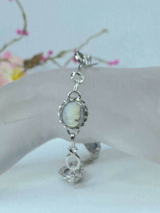 Silver 800 Young Lady Profile Cameo Mother of Pearl link bracelet 7.5" 8g JR138