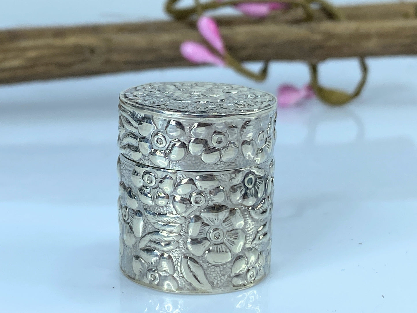 925 Sterling Silver Decorative Flower Hinged Box Trinket thimble case 12.7g SS85