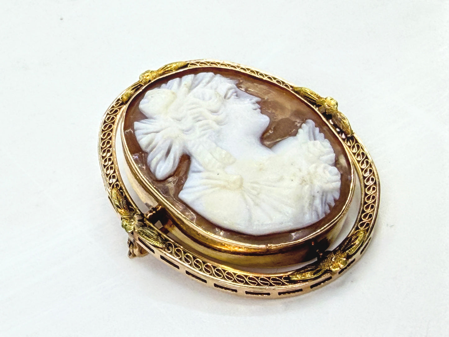 Antique 14K Gold Hand Carved Shell Cameo Brooch Ornate Filigree JR1989