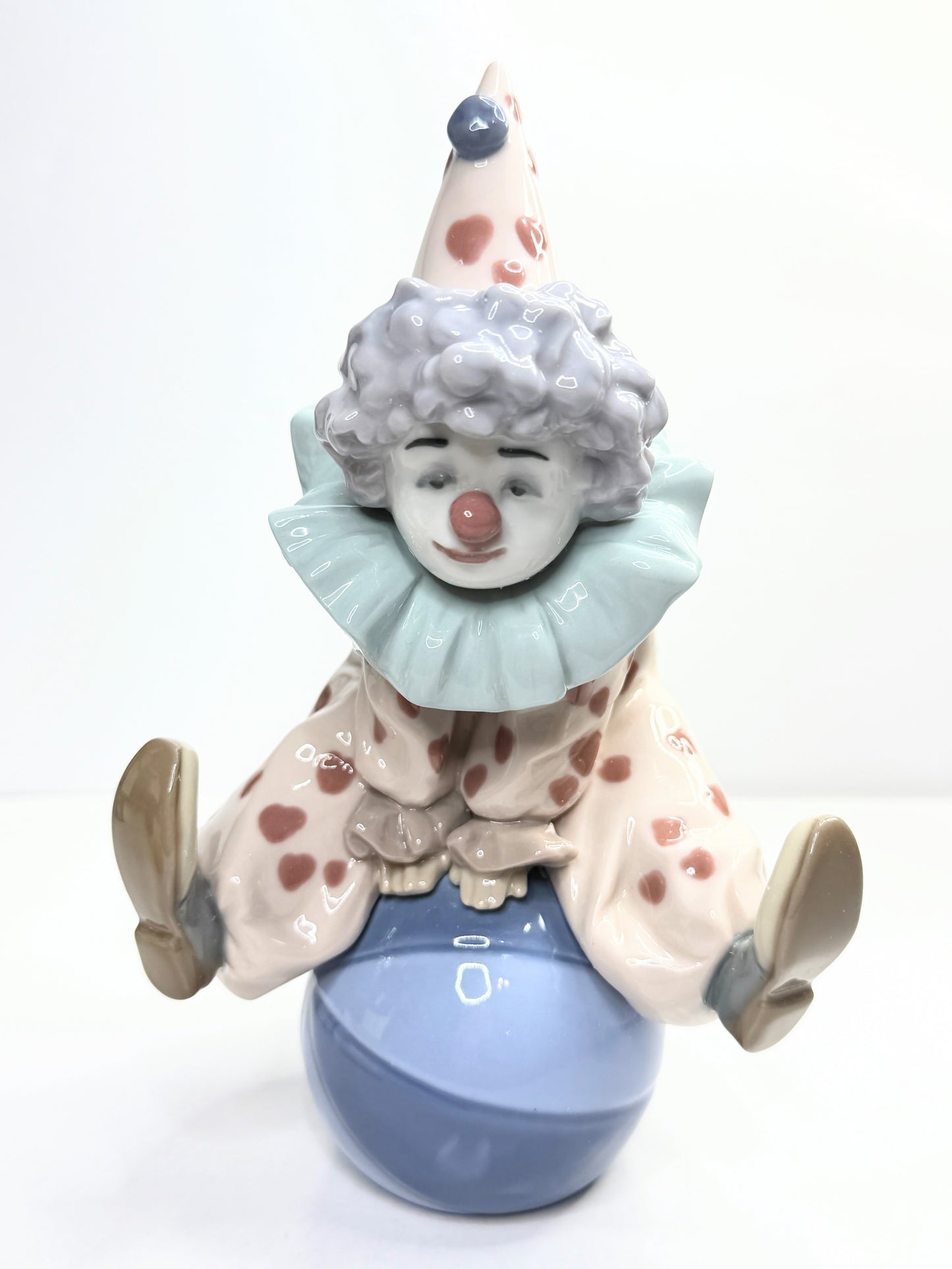 Lladro “ Having A Ball “ 5813 Young Clown Balancing On A Large Ball A770