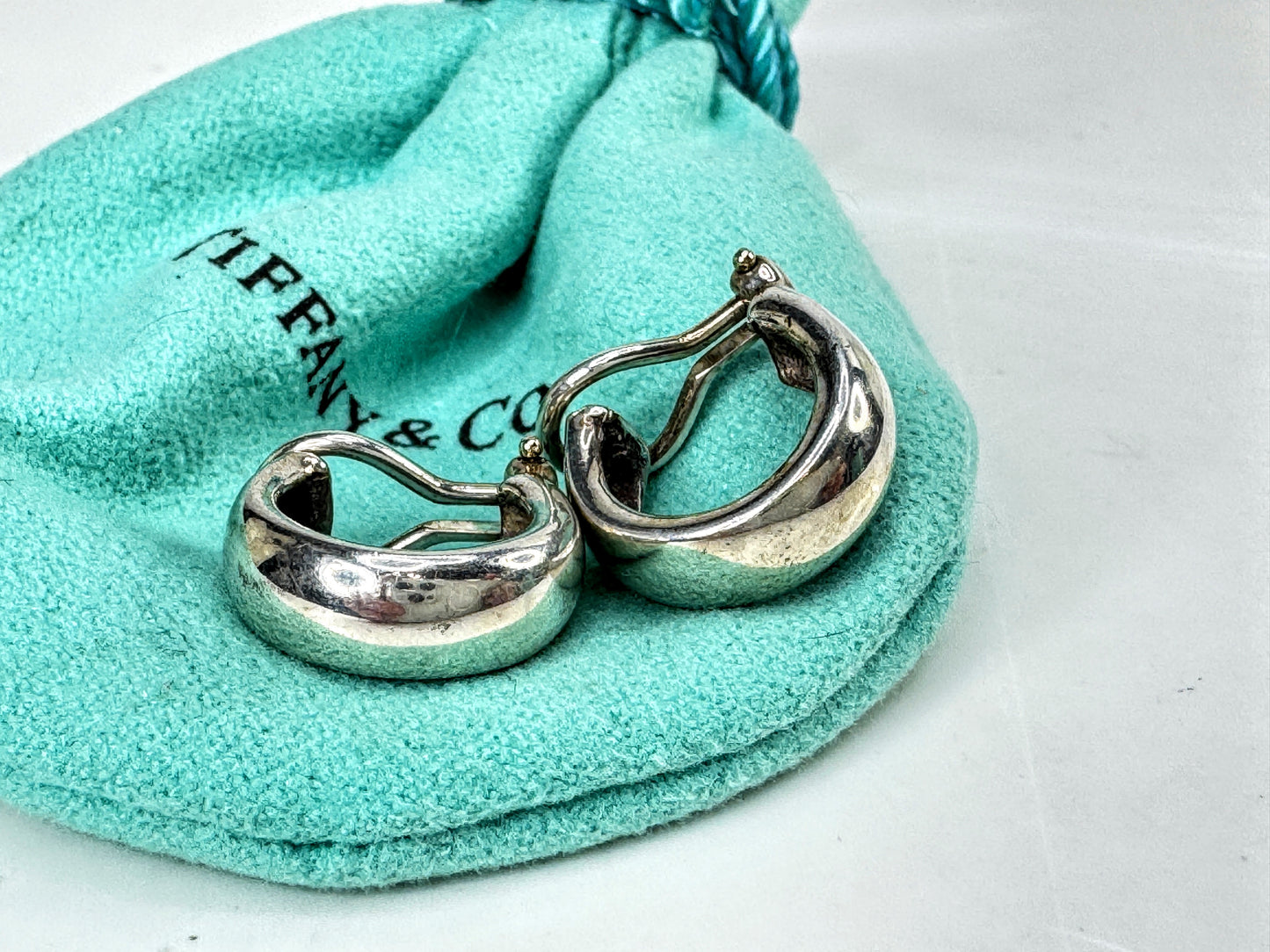 Vintage Tiffany & Co. Sterling Silver Small Hoop Omega Back Earrings 7.4g JR2010