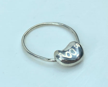 Beautiful Tiffany & Co. Elsa Peretti Rotating Bean Ring in Sterling Silver JR727