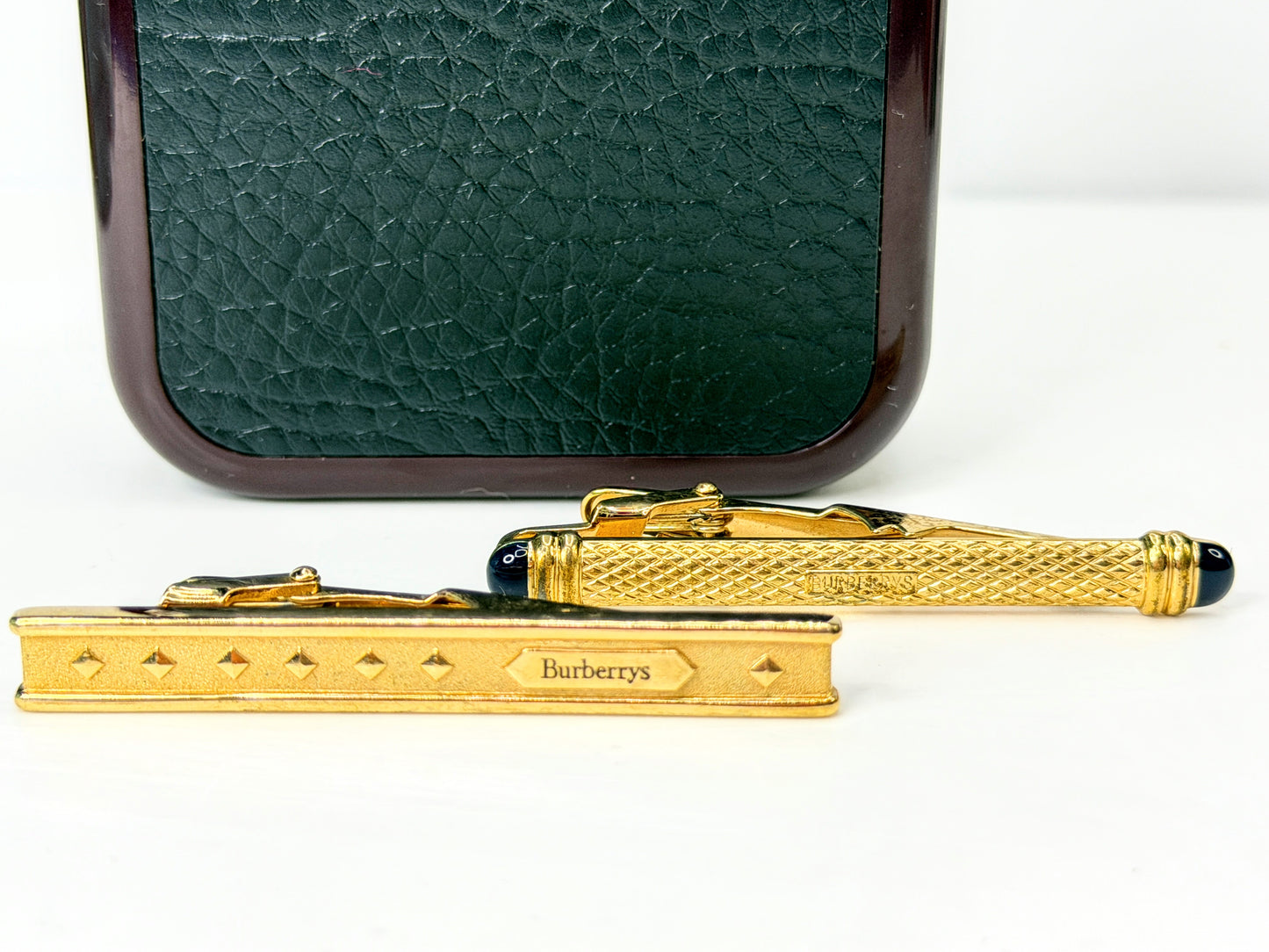 Vintage Burberrys Gold Tone Tie Clip Set Black Enamel Ends Boxed SS488