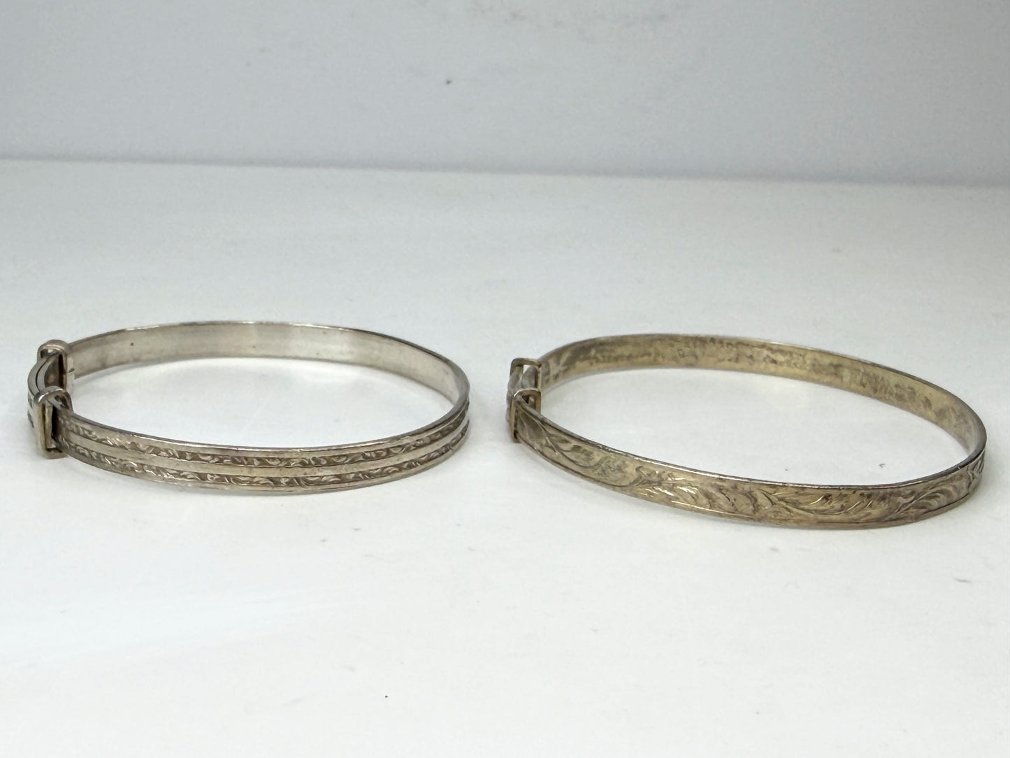 Vintage British Silver Adjustable Engraved Bangle Bracelets Pair 12.7g JR1943
