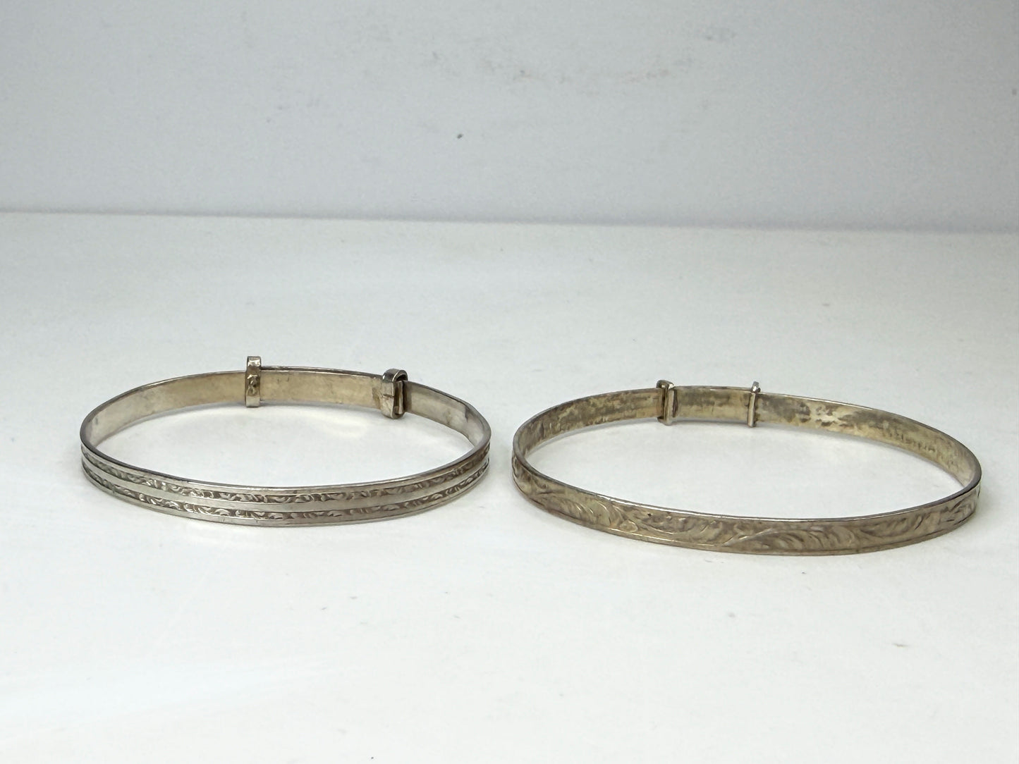 Vintage British Silver Adjustable Engraved Bangle Bracelets Pair 12.7g JR1943
