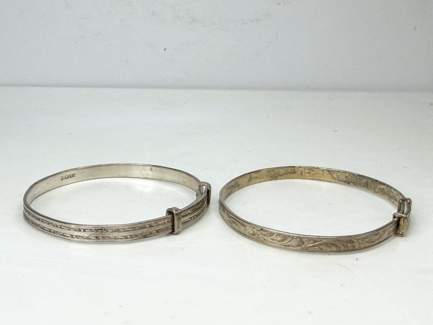 Vintage British Silver Adjustable Engraved Bangle Bracelets Pair 12.7g JR1943