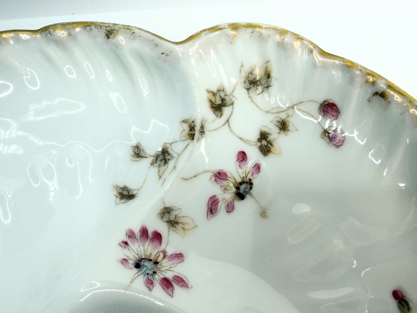 Charles Field Haviland Limoges Oyster Plate 8.5” Gold-Edged Pink Blossoms A759