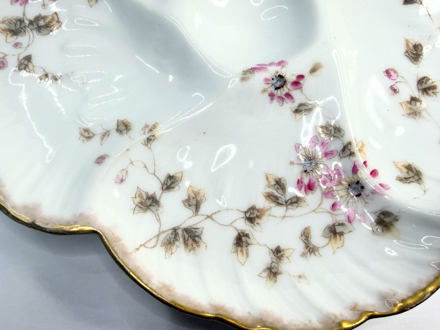 Charles Field Haviland Limoges Oyster Plate 8.5” Gold-Edged Pink Blossoms A759