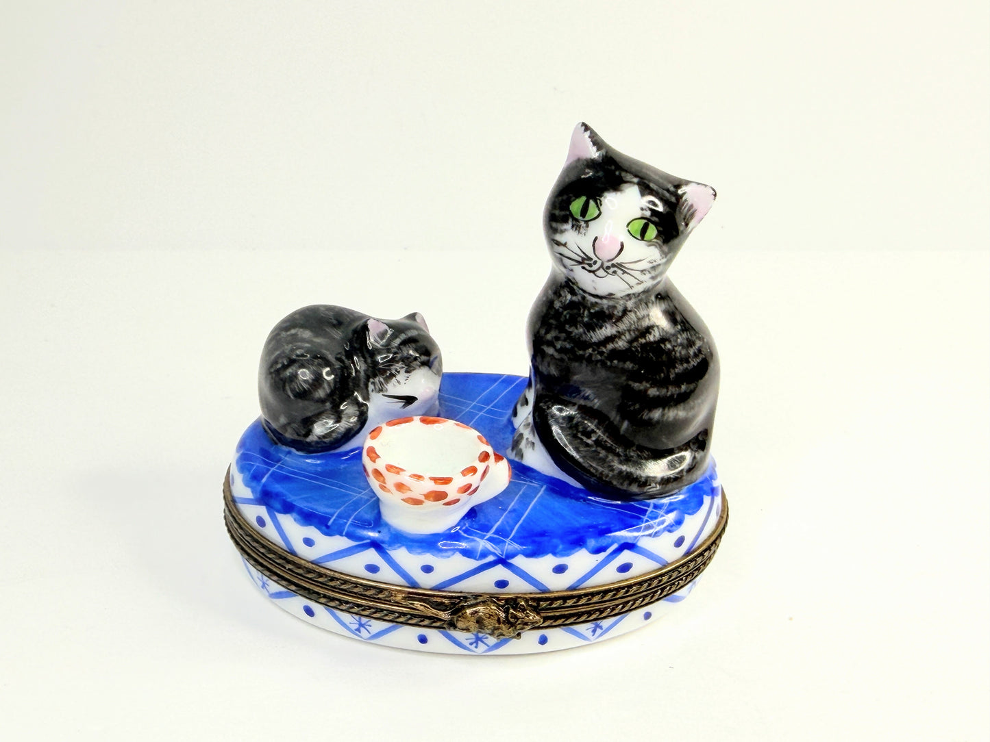 Peint Main Limoges Cat & Kitten Trinket Box Mouse Clasp Hand Painted A763