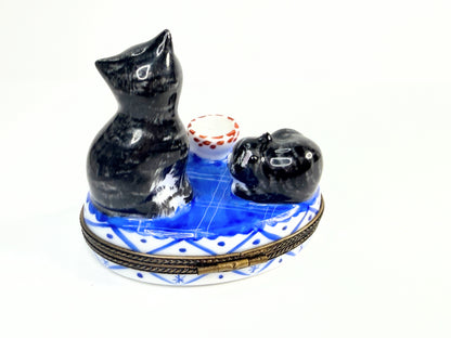 Peint Main Limoges Cat & Kitten Trinket Box Mouse Clasp Hand Painted A763