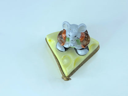 Whimsical Mouse on Cheese LIMOGES Peint Main Trinket Box A41