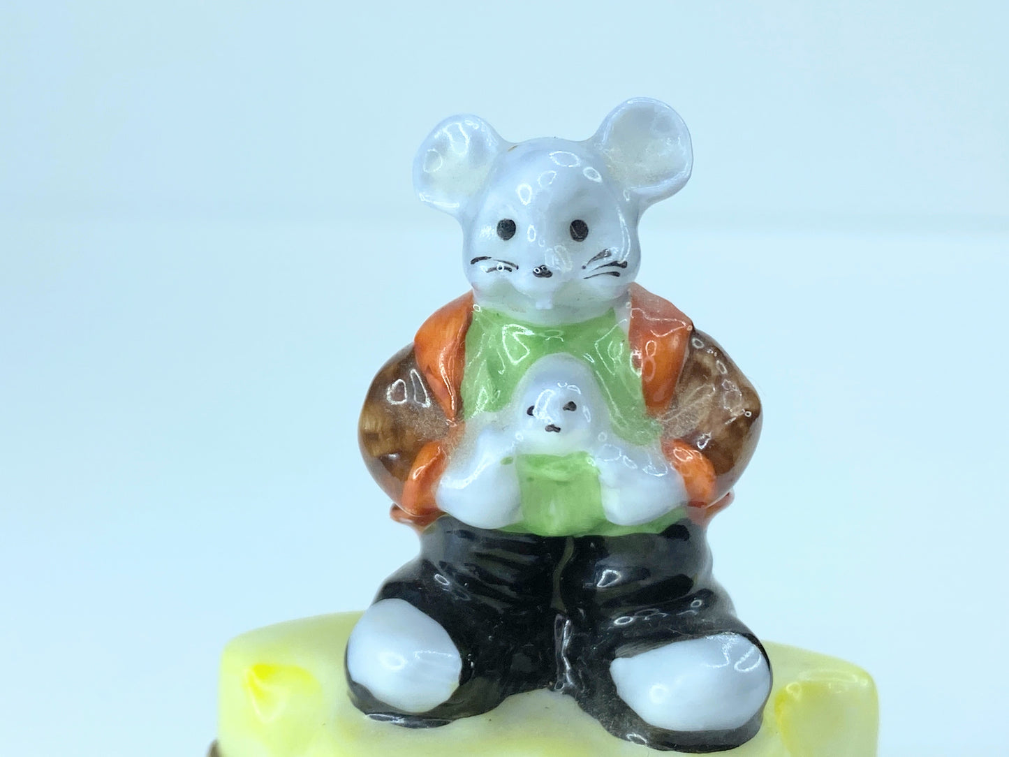 Whimsical Mouse on Cheese LIMOGES Peint Main Trinket Box A41