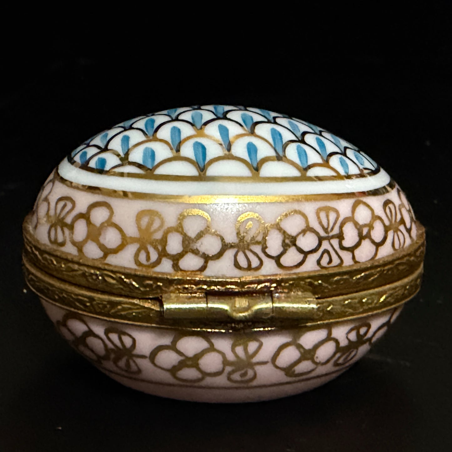 Limoges Hand Painted Porcelain Trinket Box Floral Basket Clasp A778
