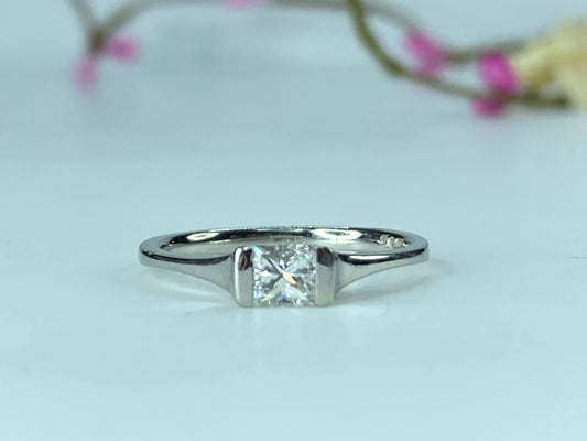 Birmingham 0.3ct G/VS Princess cut Solitaire Diamond Platinum ring 3.2g JR121