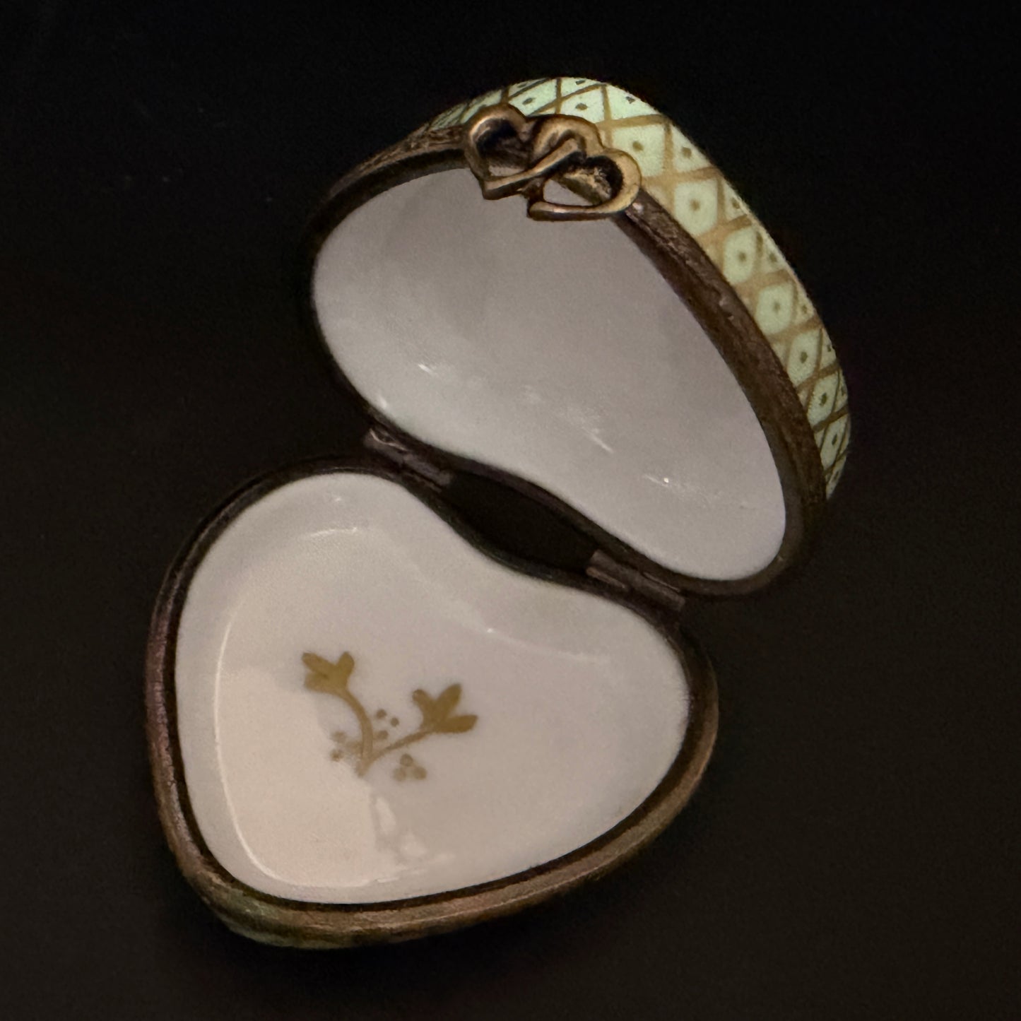 Limoges Heart Trinket Box Grapes Lattice Signed Bertrand HC A781