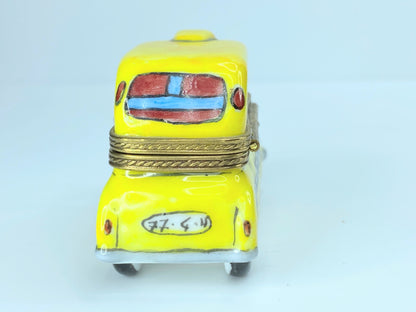 Limoges Peint Main Yellow Taxi Cab passengers trinket box A52