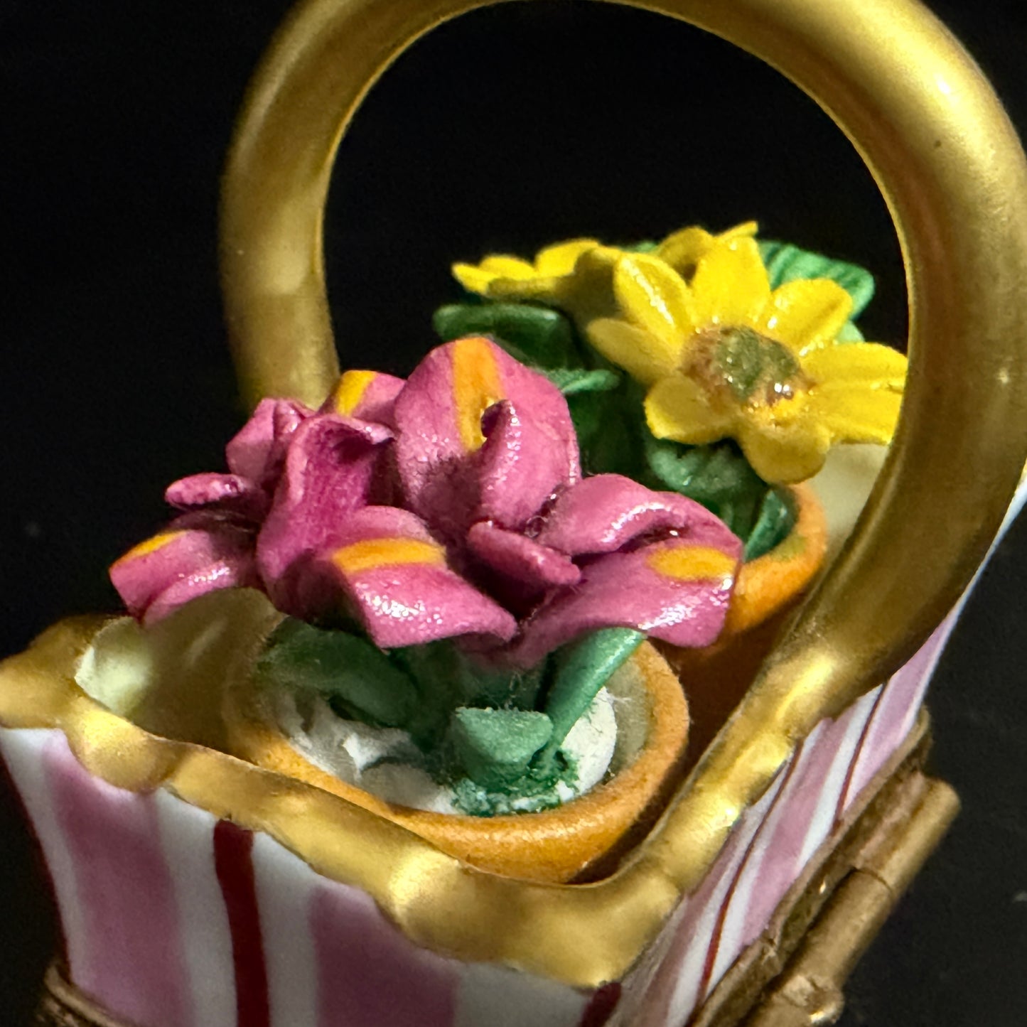 Vintage Peint Main Limoges France Handbag Trinket Box Rose Clasp Signed A784