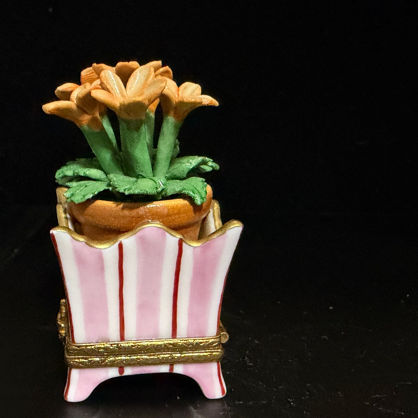 Limoges Peint Main Floral Planter Trinket Box Rose Clasp BRC France A786