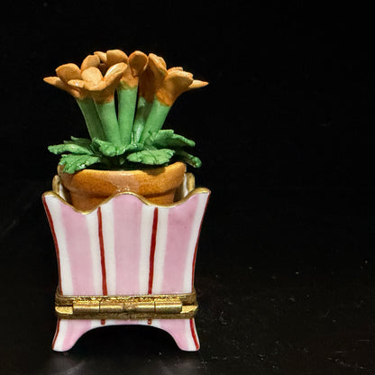 Limoges Peint Main Floral Planter Trinket Box Rose Clasp BRC France A786