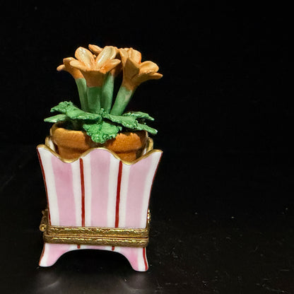 Limoges Peint Main Floral Planter Trinket Box Rose Clasp BRC France A786