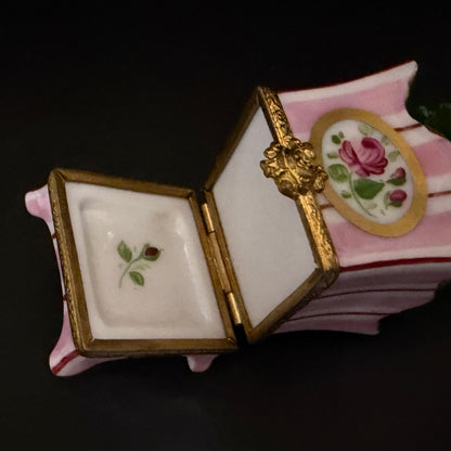Limoges Peint Main Floral Planter Trinket Box Rose Clasp BRC France A786