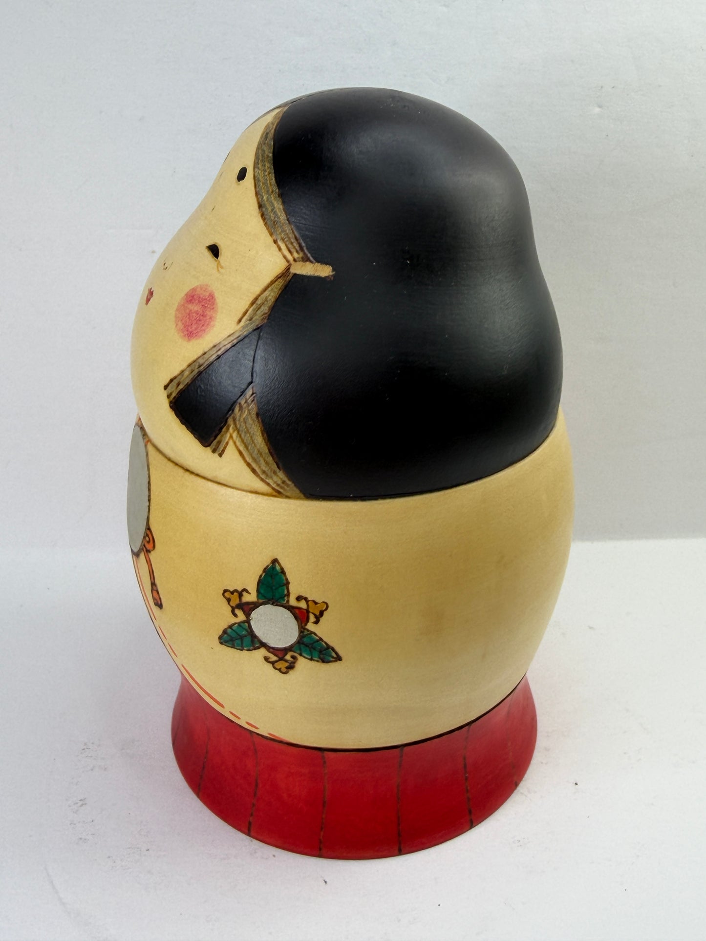 Sansaku Sekiguchi 関口三作 Title: Okame おかめ / 阿亀 Sosaku Kokeshi with Doll Box A1208